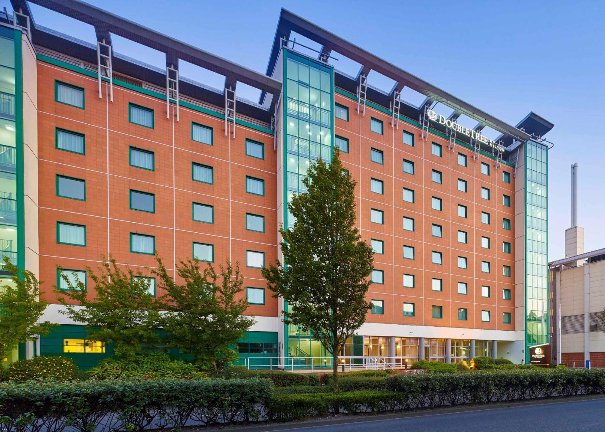 Doubletree By Hilton Woking Hotel Exterior photo