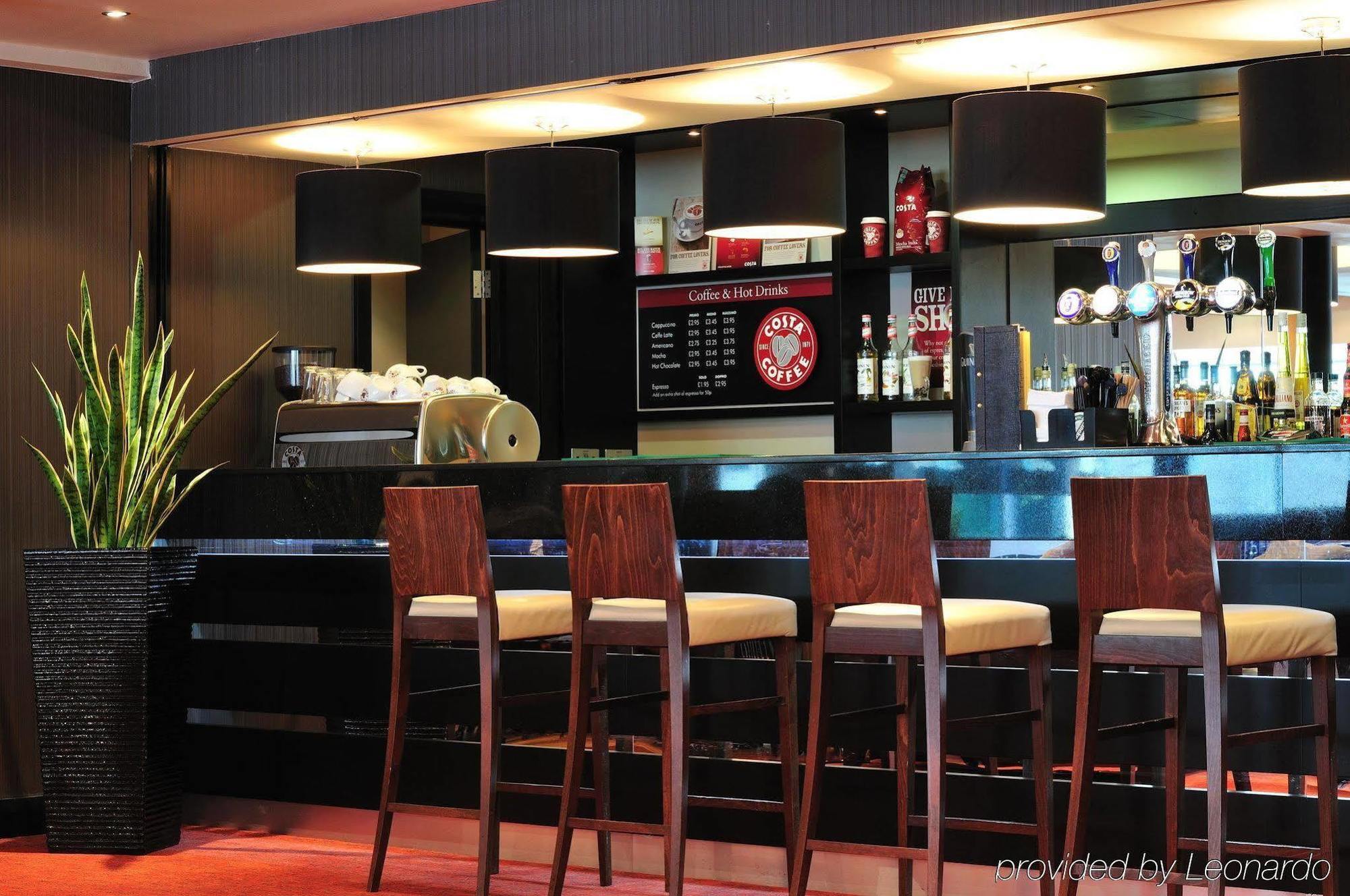 Doubletree By Hilton Woking Hotel Restaurant photo